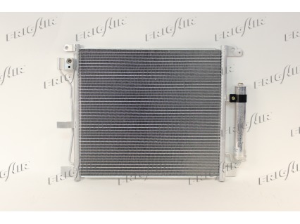 COND.NISSAN Juke 10-